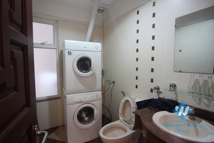 Lake view apartment for rent on Tran Vu, Truc Bach, Ba Dinh